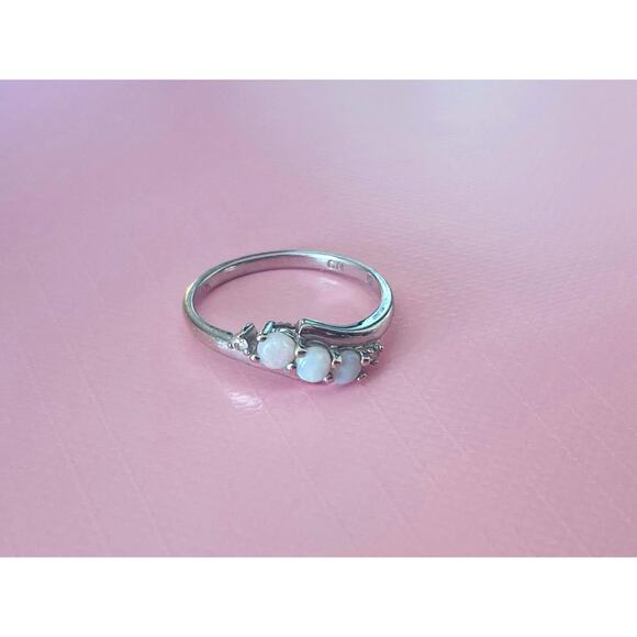 Every Day 10k White Gold Ring Size 5 with White Opals and Diamond Accents - Picture 1 of 6